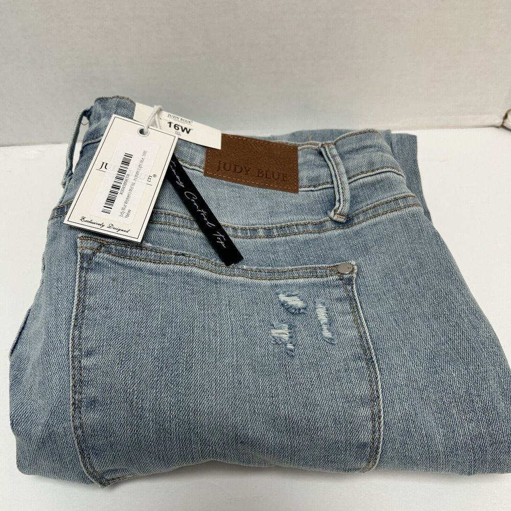 Judy Blue NWT Tummy Control Skinny Jeans Light Wash Distressed 16W‎ Style #88797